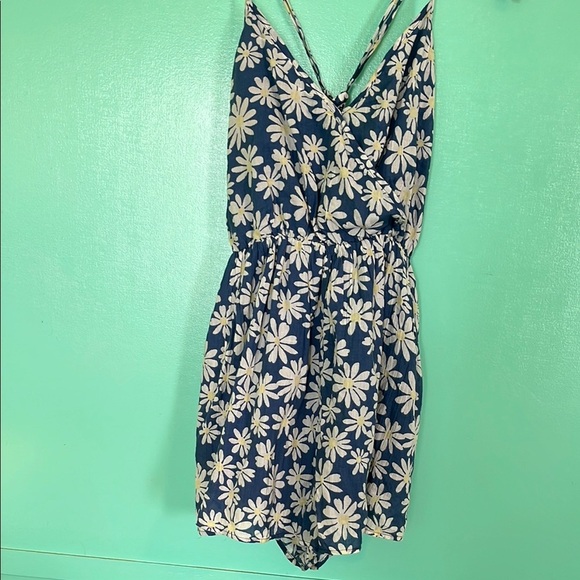 American Eagle daisy print romper - Picture 1 of 8